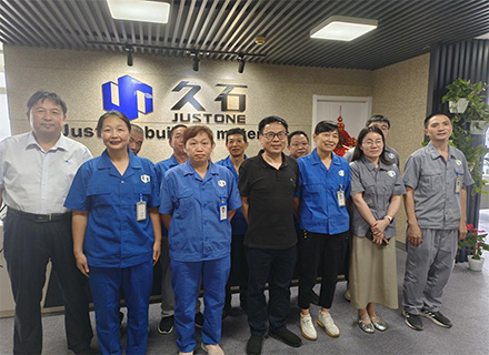 凯发娱乐旗舰组织工厂一线员工分批到总部参观  并进行座谈交流