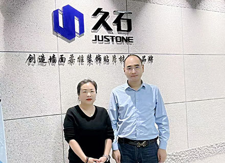 中国建筑装饰协会材料应用分会秘书长梁宏瑀莅临浙江凯发娱乐旗舰佛山办事处参观指导